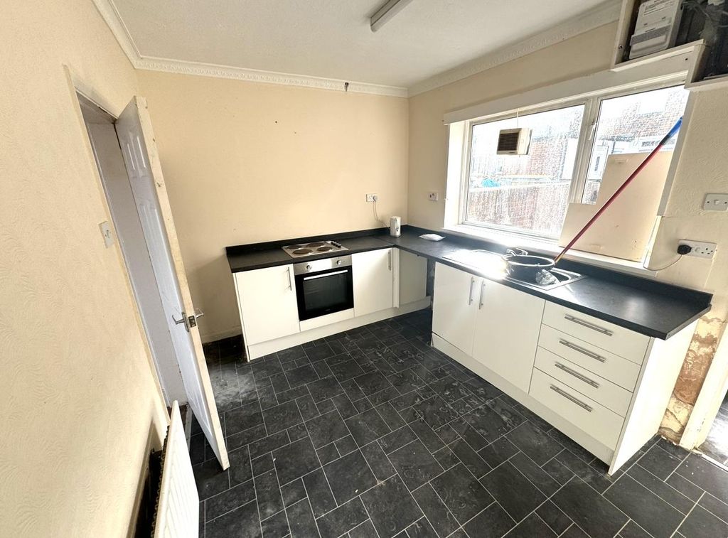 Property photo 3 of 6 Kitchen.Jpg