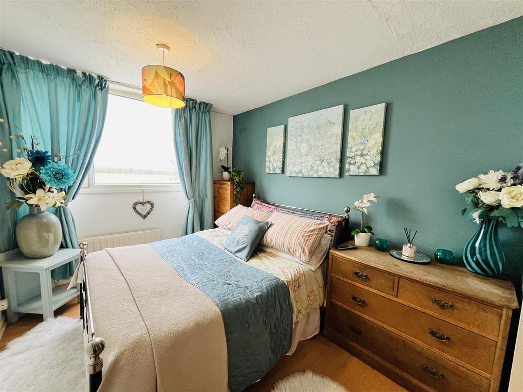 Property photo 2 of 17 Bedroom Two