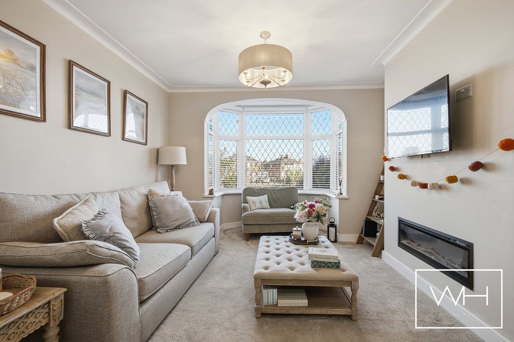 Property photo 3 of 20 8 Barnsley Road, Scawsby 12