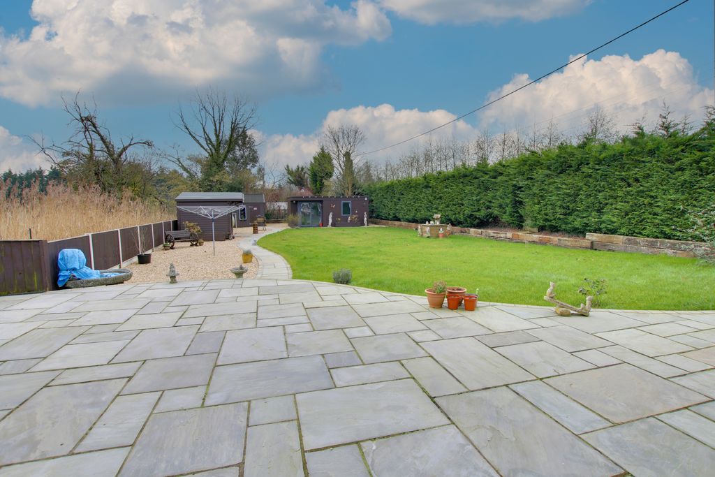 Property photo 2 of 28