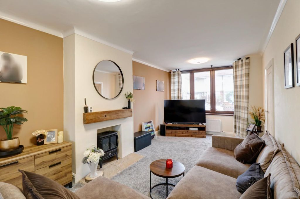 Property photo 3 of 25 Lounge 1