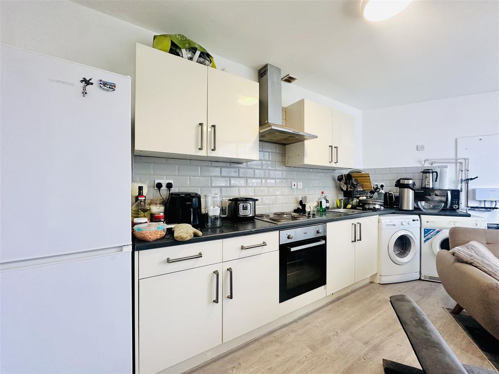 Property photo 2 of 14 Kitchen