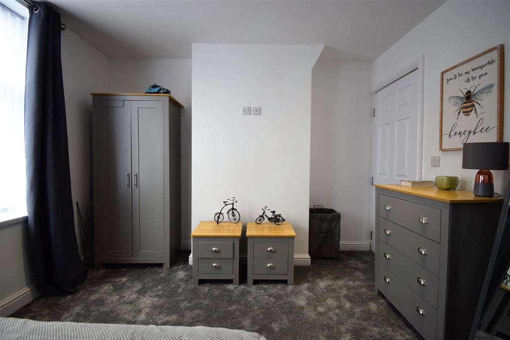 Property photo 2 of 12 Bedroom 2