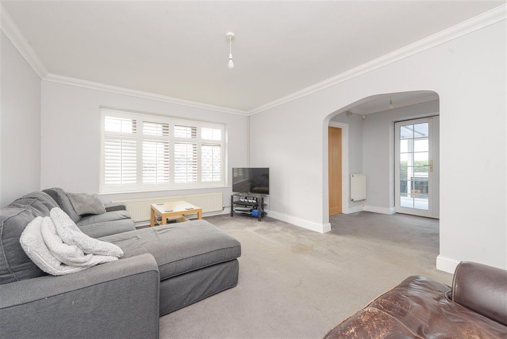 Property photo 2 of 11 Lounge