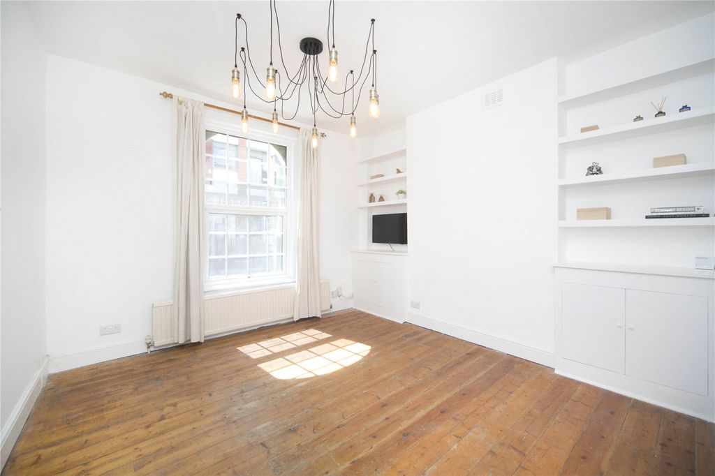 Property photo 3 of 9 Living Area