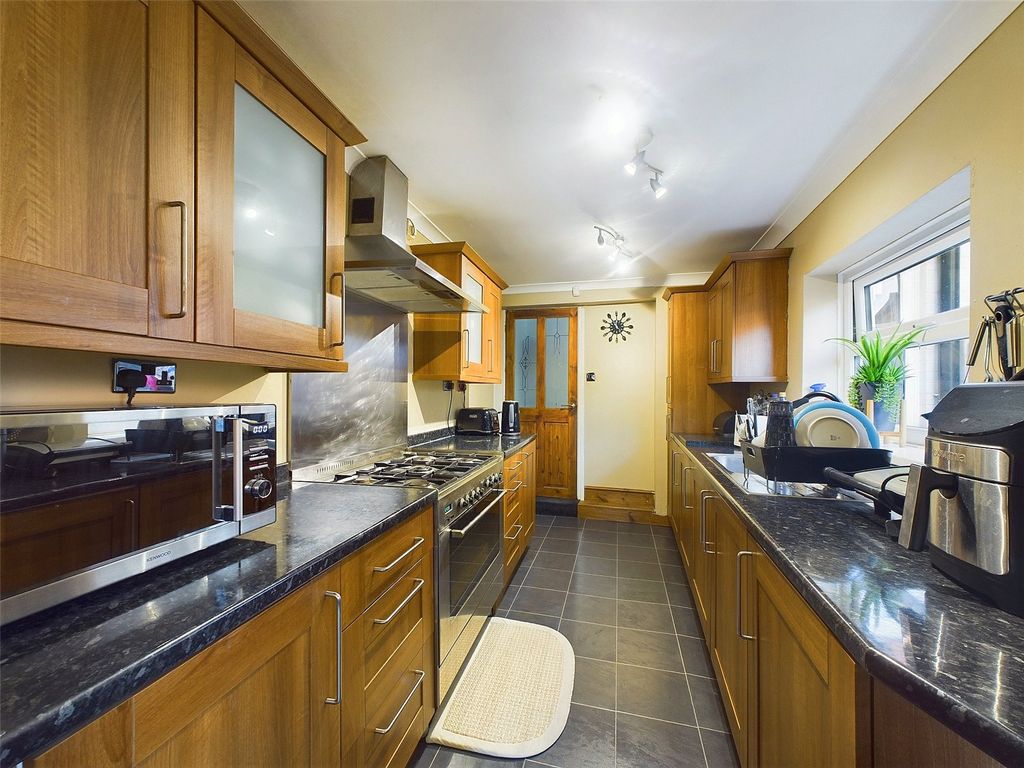 Property photo 2 of 16 Picture No. 14