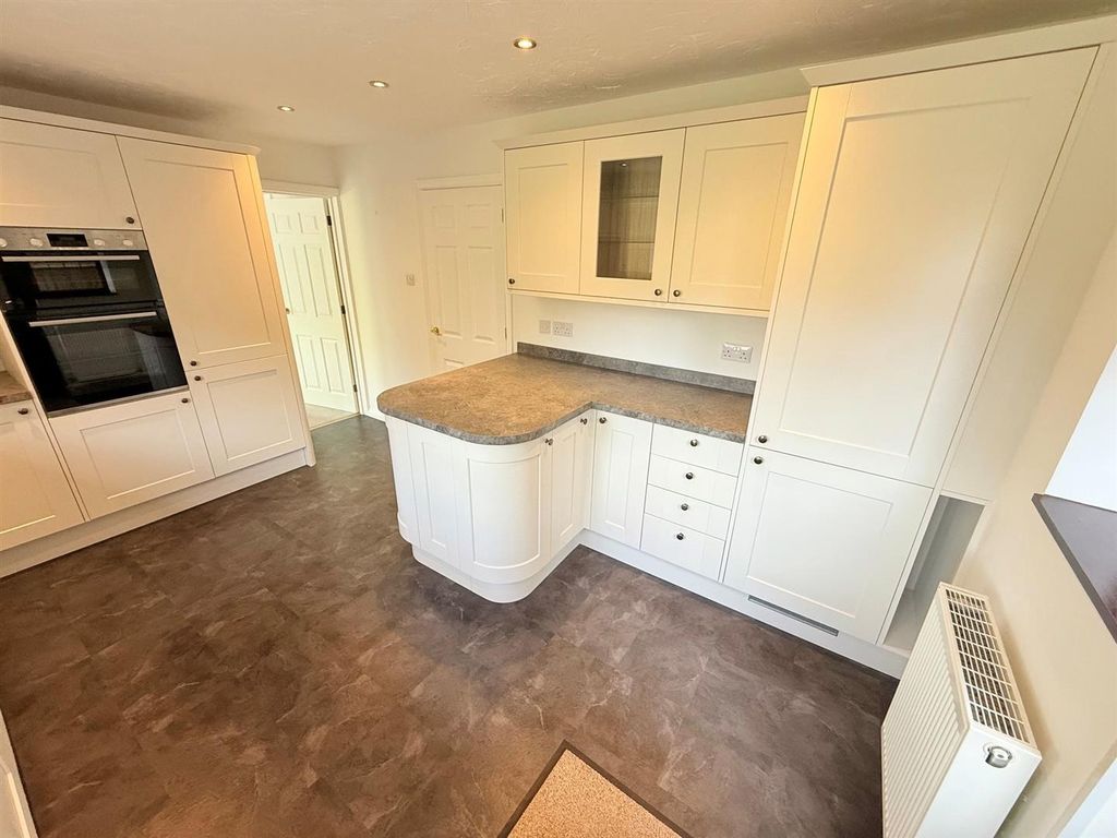Property photo 3 of 24 Kitchen/Breakfast Room