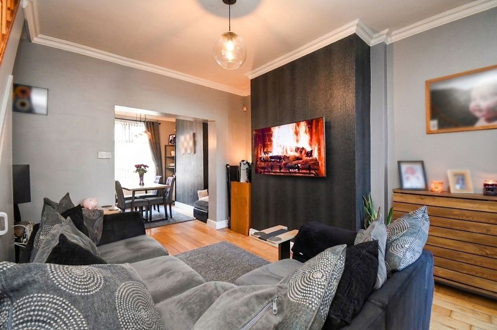 Property photo 2 of 12