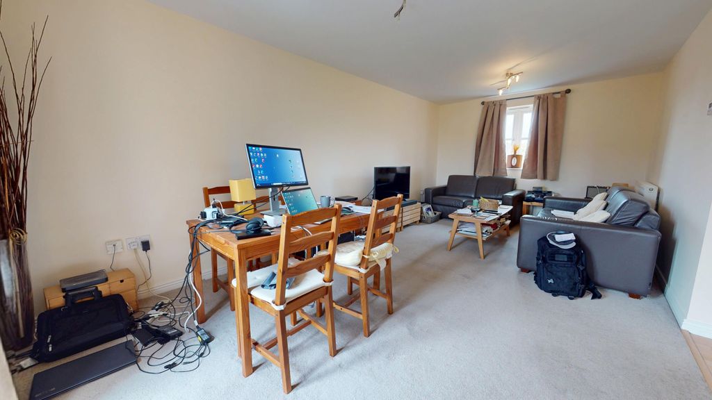 Property photo 2 of 8