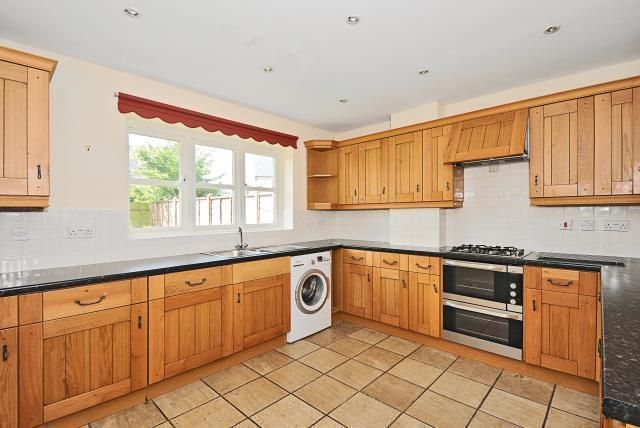Property photo 2 of 10 Kitchen