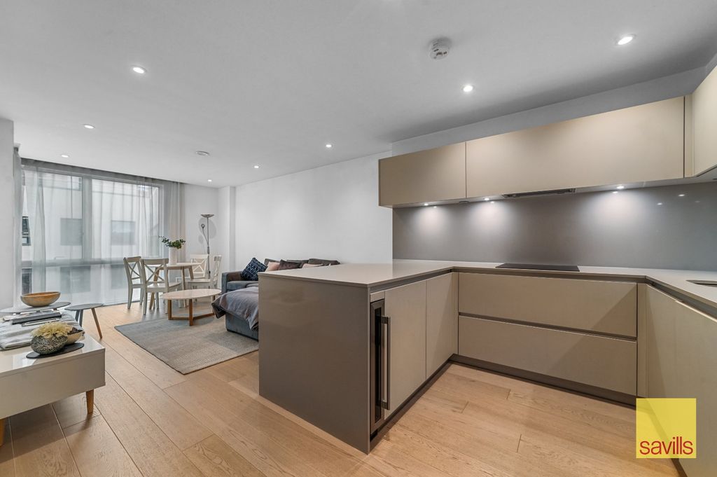 Property photo 1 of 10 Reception/Kitchen