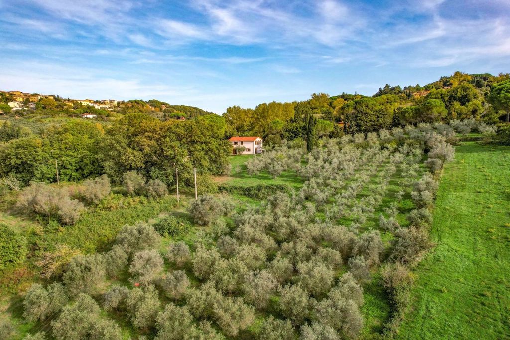 Property photo 2 of 42