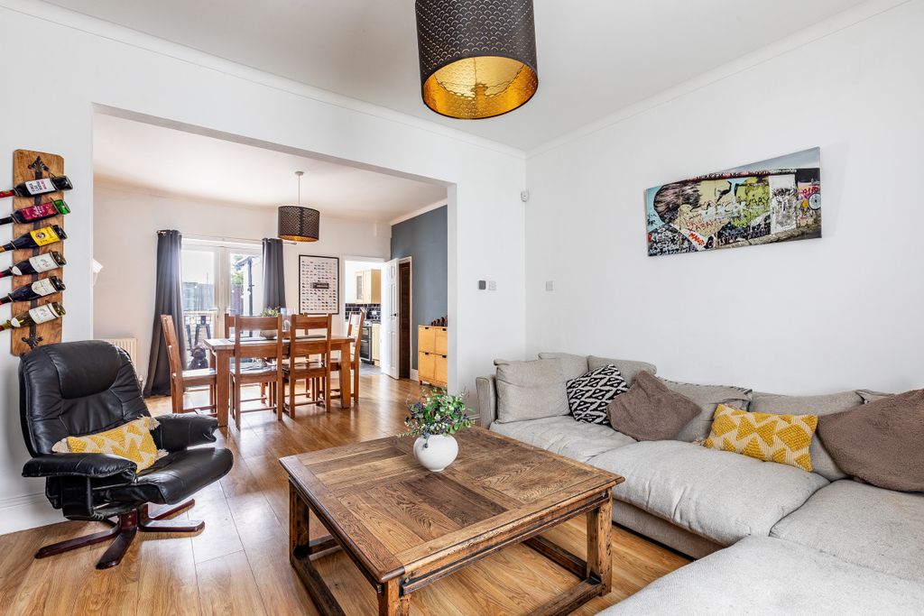 Property photo 3 of 20 4