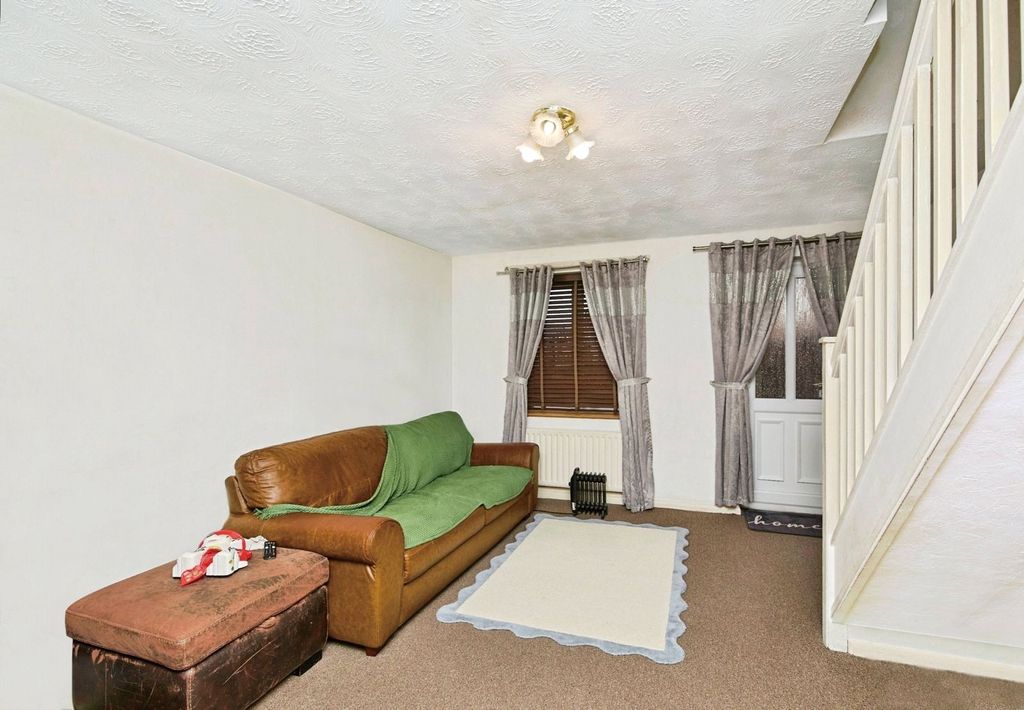 Property photo 2 of 7 Living Room