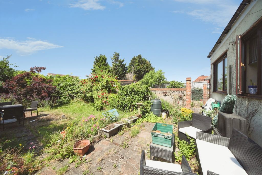 Property photo 2 of 13
