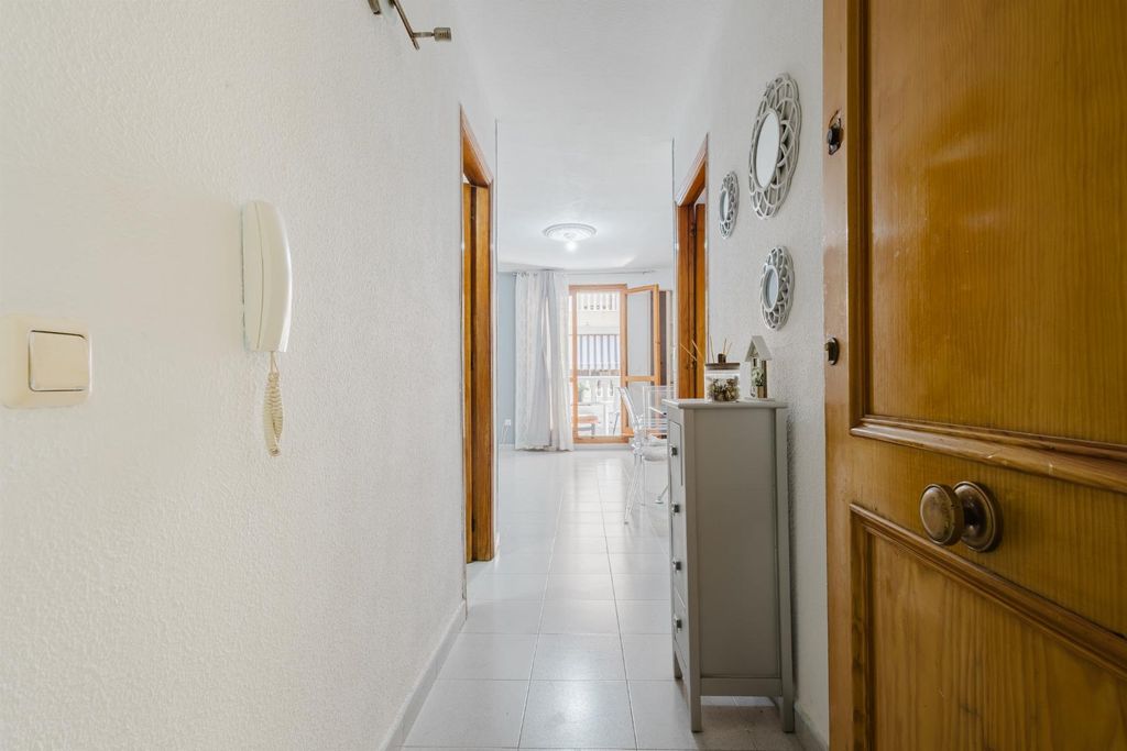 Property photo 2 of 39