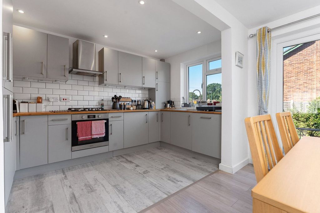 Property photo 2 of 15 Picture No. 16