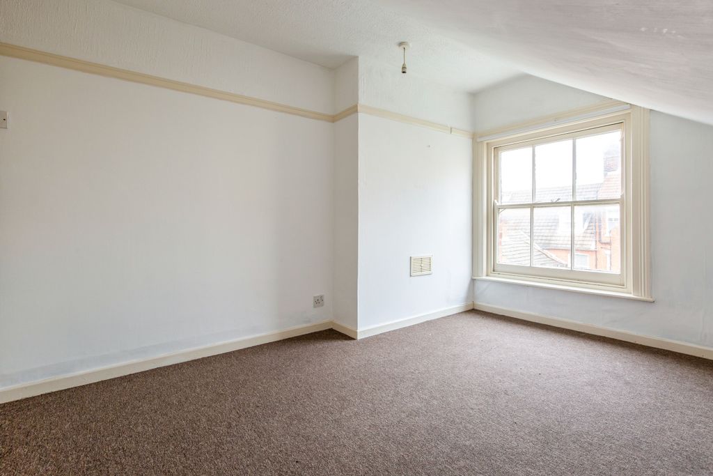 Property photo 3 of 8 6B26c725-4ee8-4Ac6-9