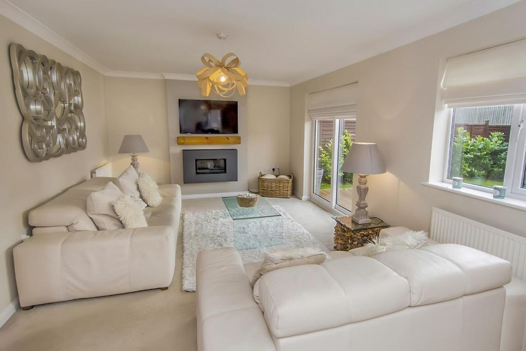 Property photo 3 of 22 P038319_04.Jpg