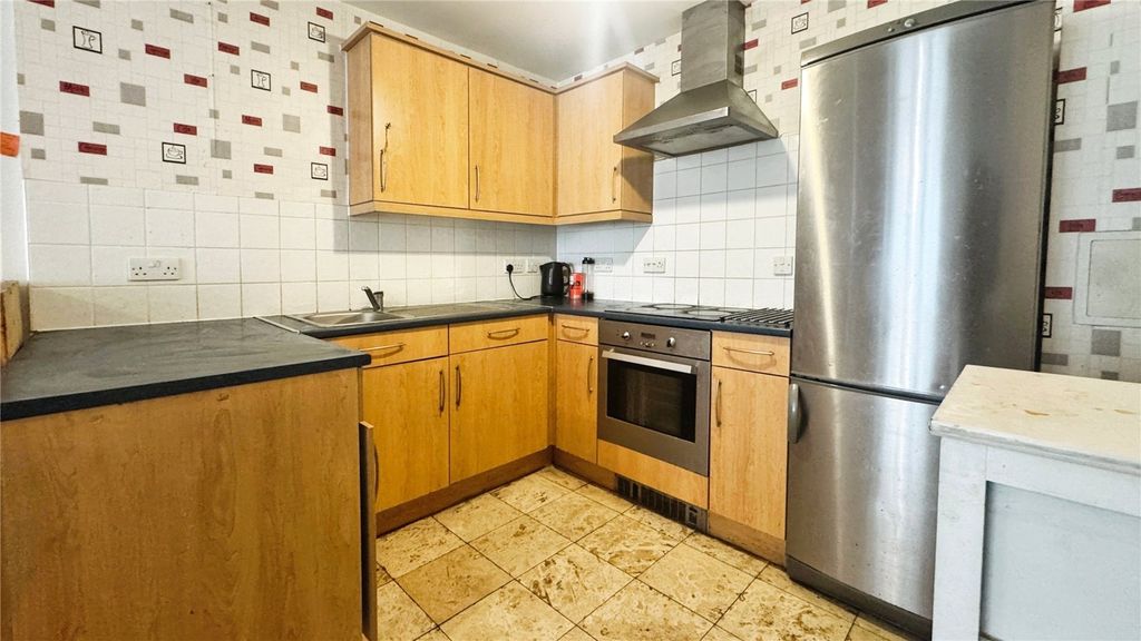 Property photo 2 of 6 Kitchen