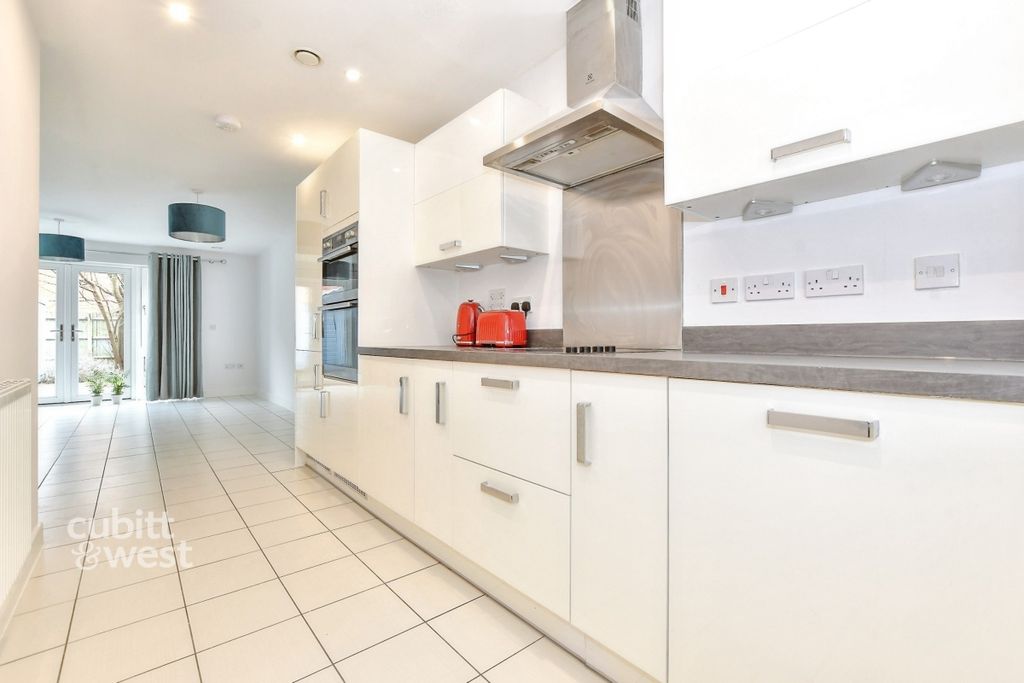 Property photo 2 of 12 95d507cd-901Hbtfl