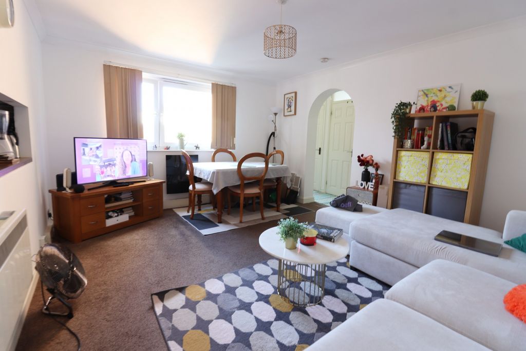 Property photo 3 of 10 Gallery