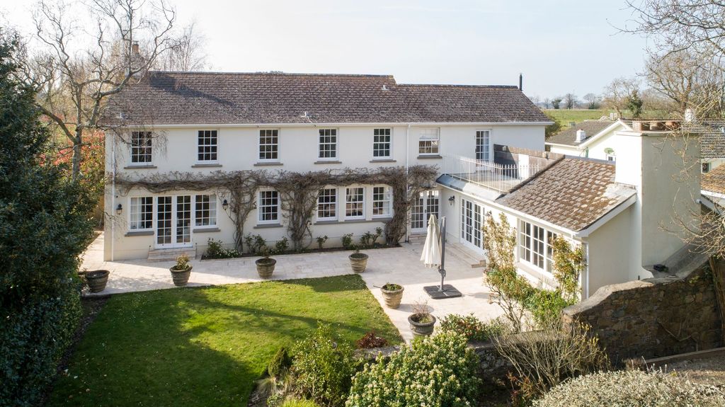 Property photo 1 of 46