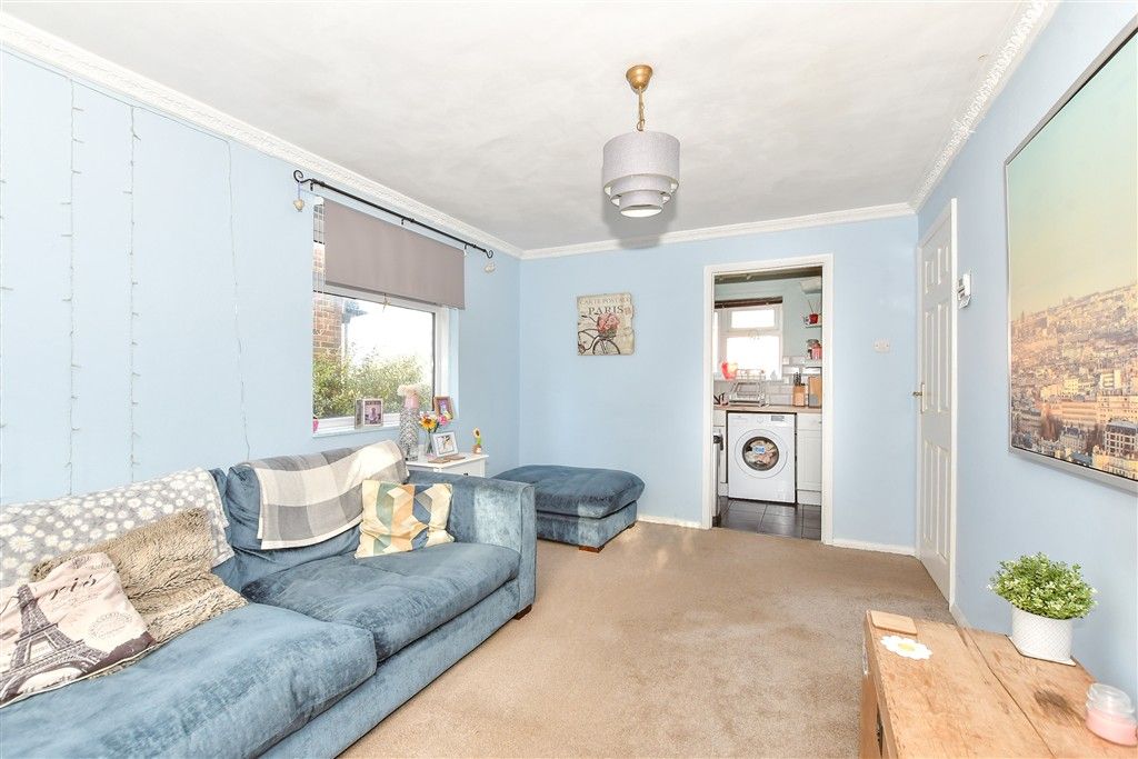 Property photo 3 of 10 Lounge