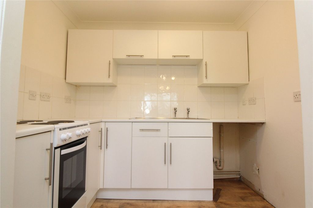 Property photo 3 of 6 Kitchen