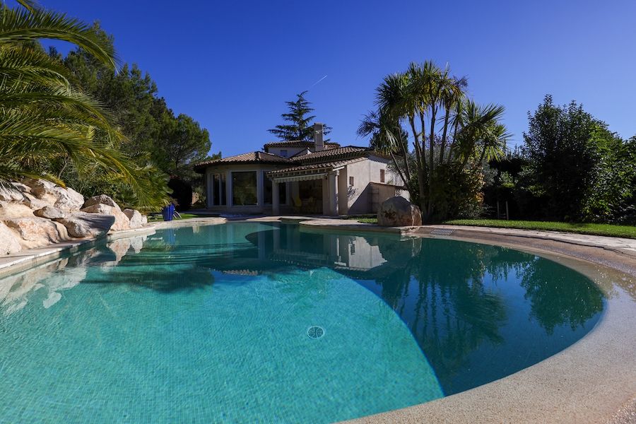 Property photo 1 of 20