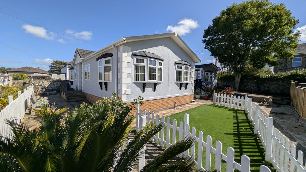 Property photo 1 of 14 2 Bedroom Bungalow For Sale