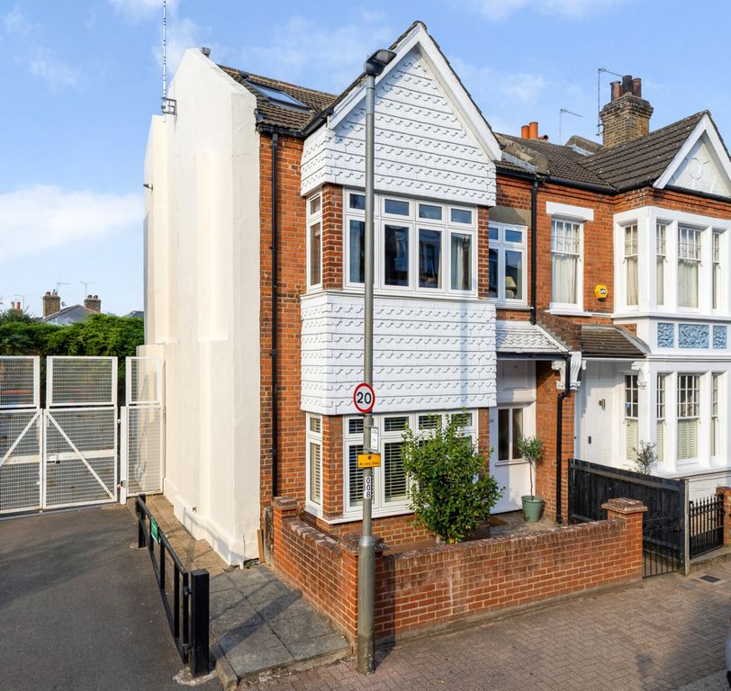 Property photo 1 of 19 Chelverton Road