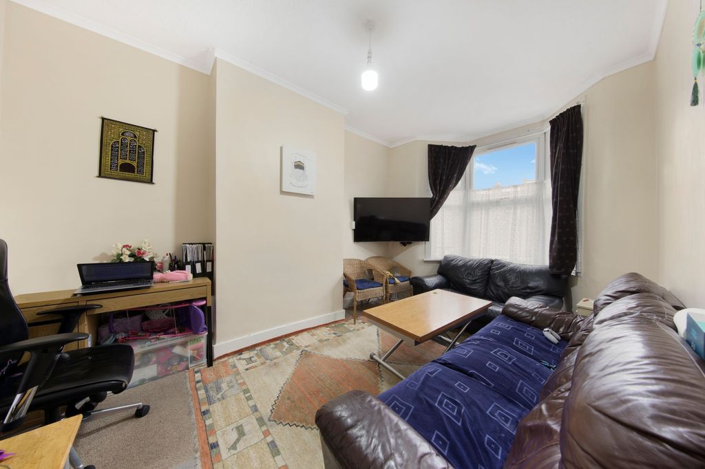 Property photo 3 of 13