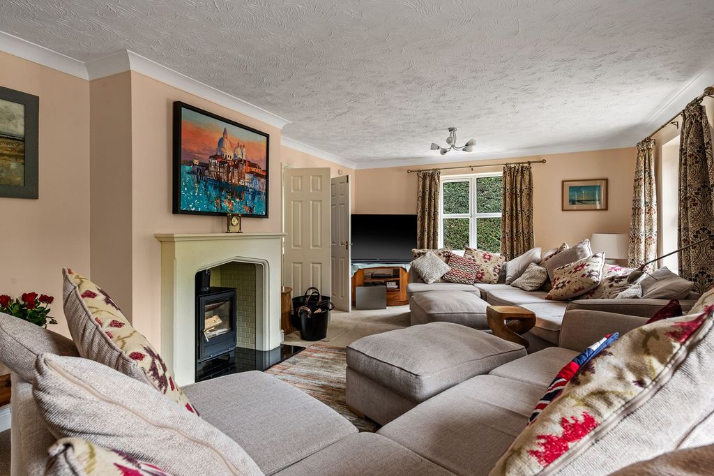 Property photo 2 of 41