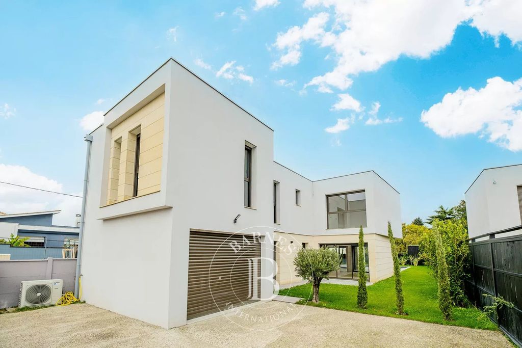 Property photo 2 of 23