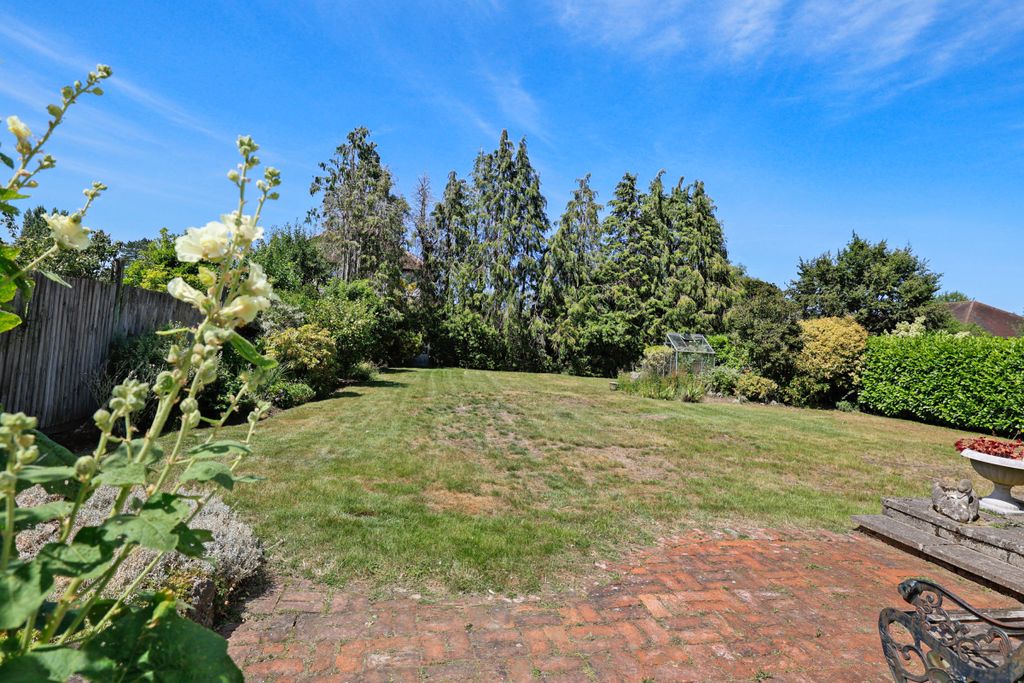 Property photo 2 of 21 Garden
