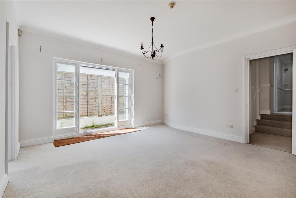 Property photo 2 of 8 Reception