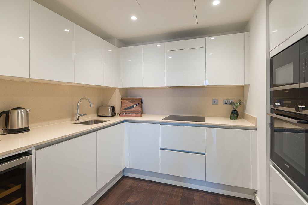 Property photo 3 of 14 Fitted Kitchen