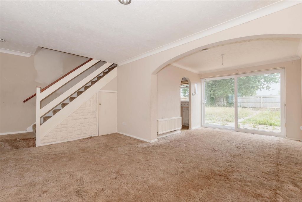 Property photo 3 of 15 Willow Crescent_9.Jpg