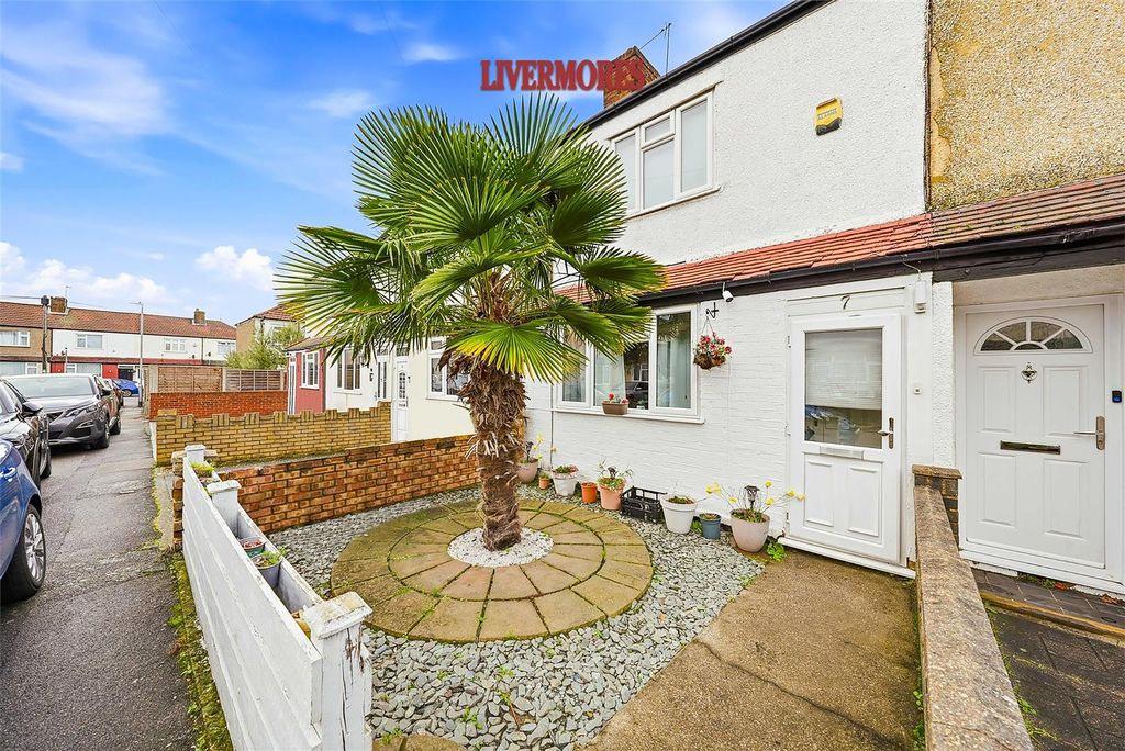 Property photo 2 of 17 Photos--22Dp.Jpg