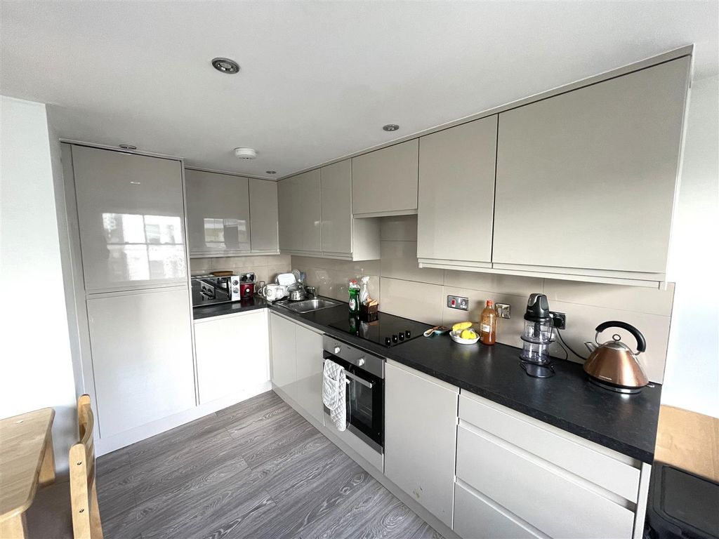 Property photo 3 of 9 Image00020.Jpeg