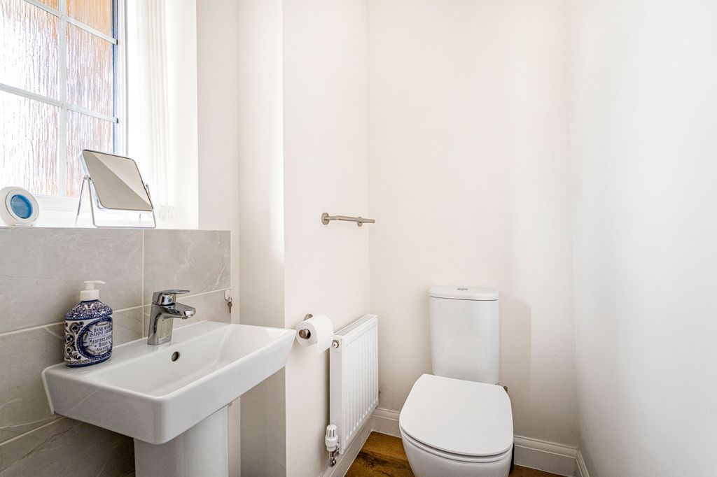 Property photo 3 of 24