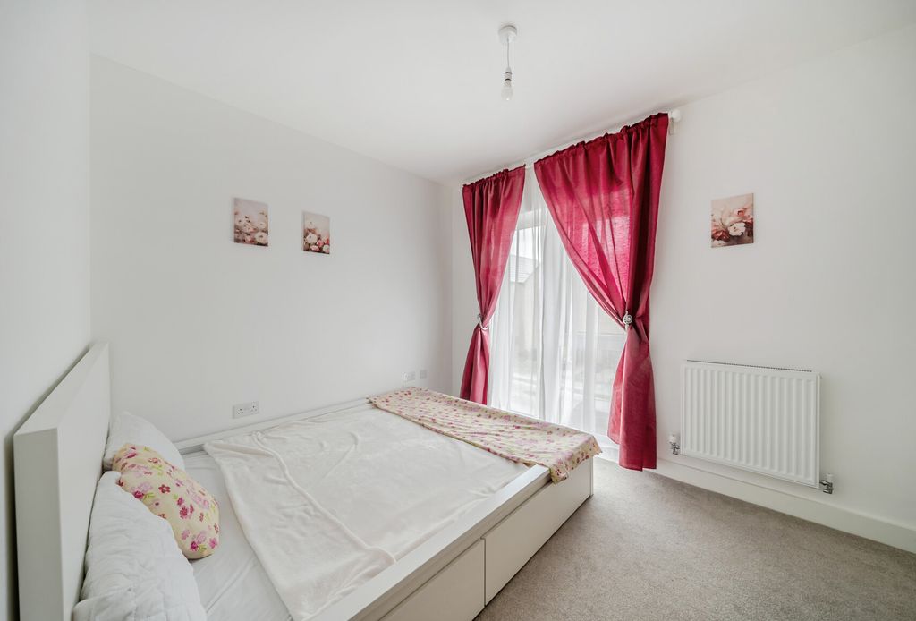 Property photo 2 of 21 1395991-6-695Cdbb...