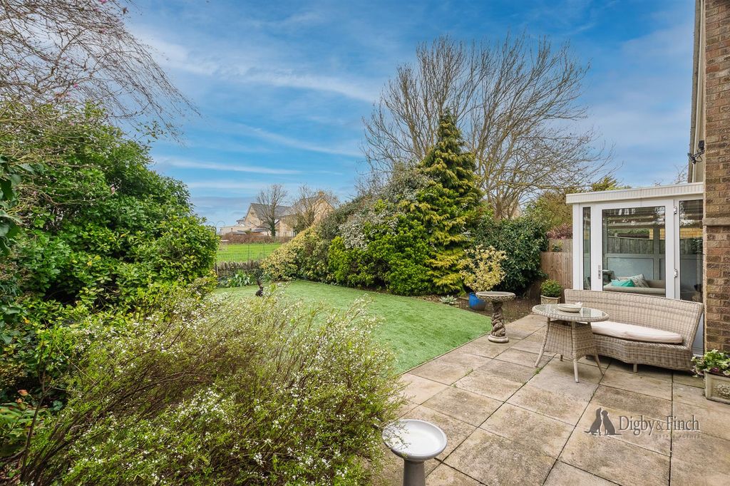 Property photo 3 of 18 Amberley House -46.Jpg