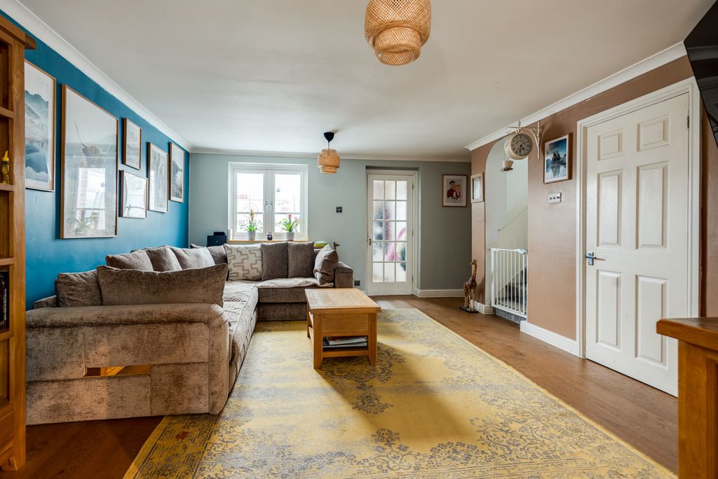 Property photo 2 of 5