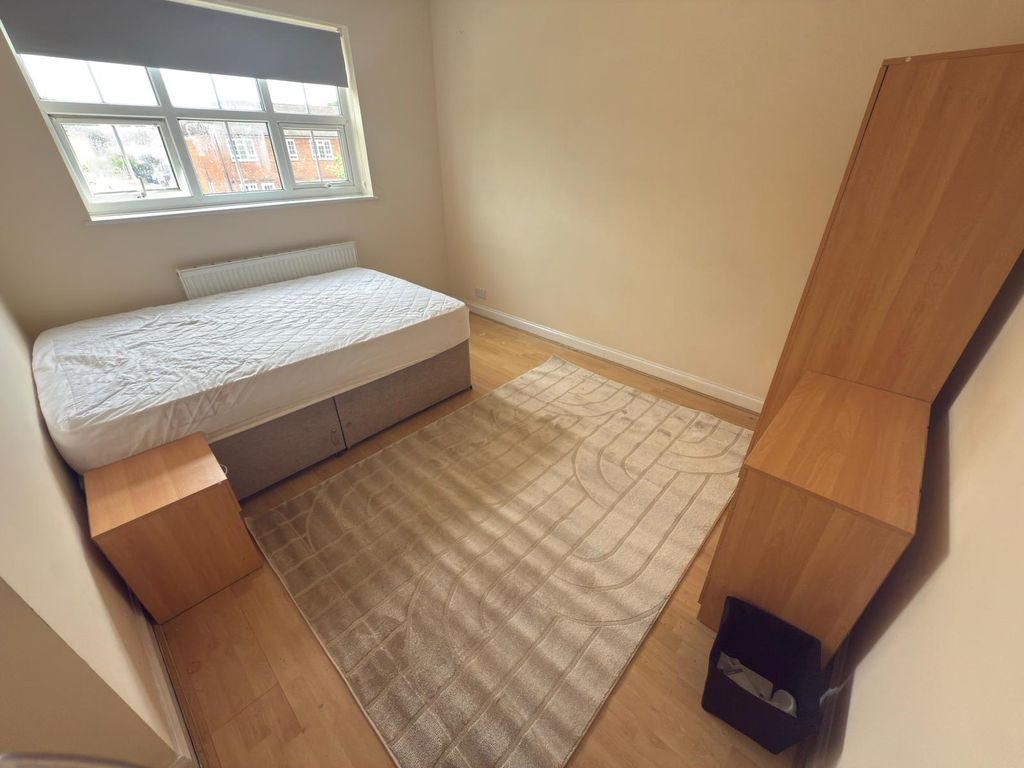 Property photo 3 of 12 1