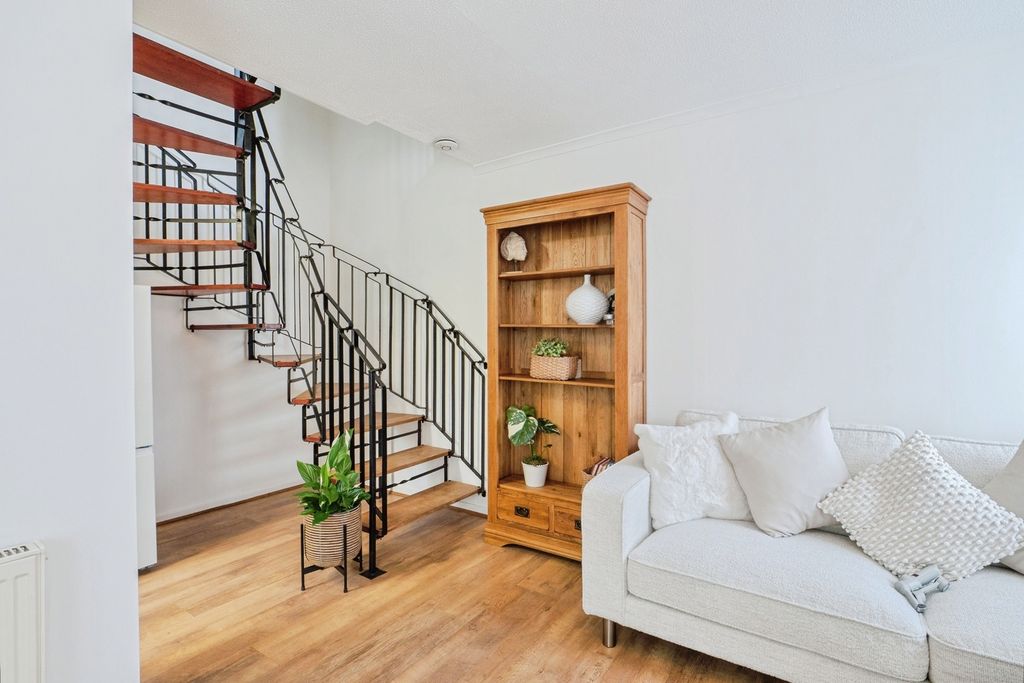Property photo 3 of 20 Pbox-Img.Jpg
