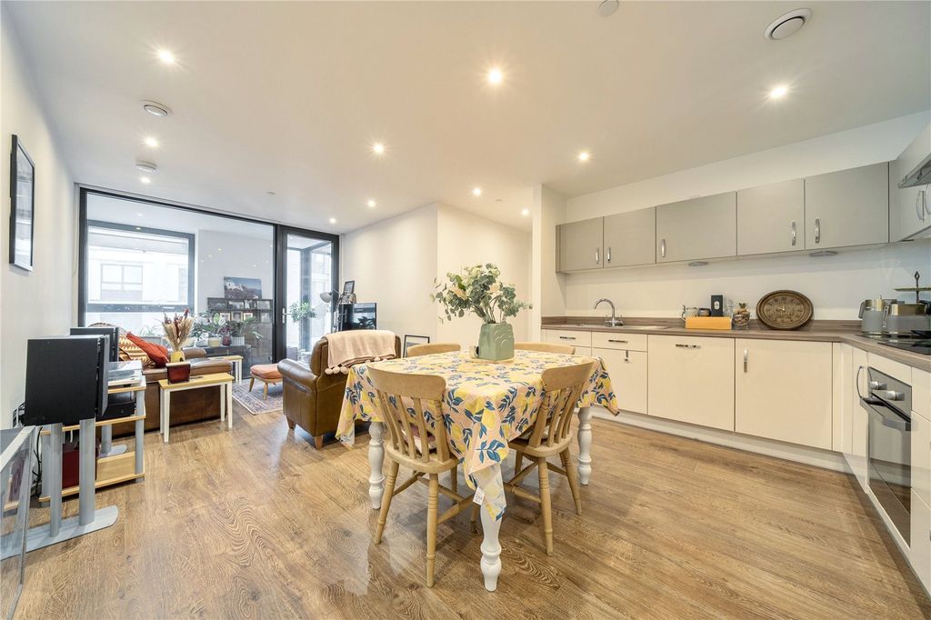 Property photo 1 of 19 Picture No. 09