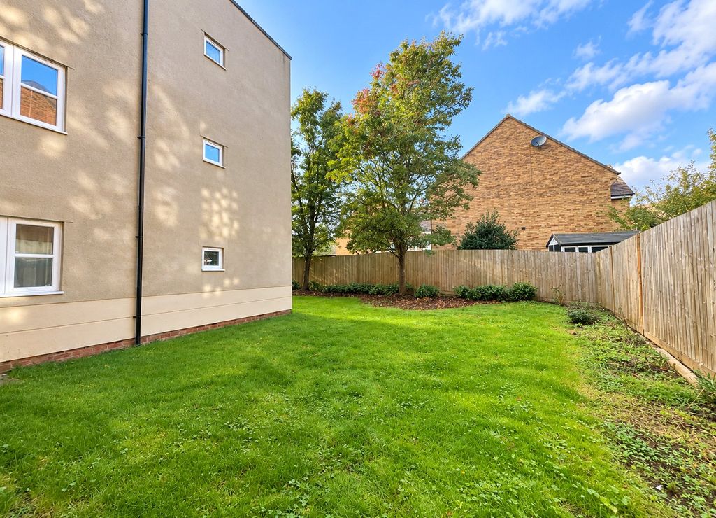 Property photo 2 of 11 Picture No. 21