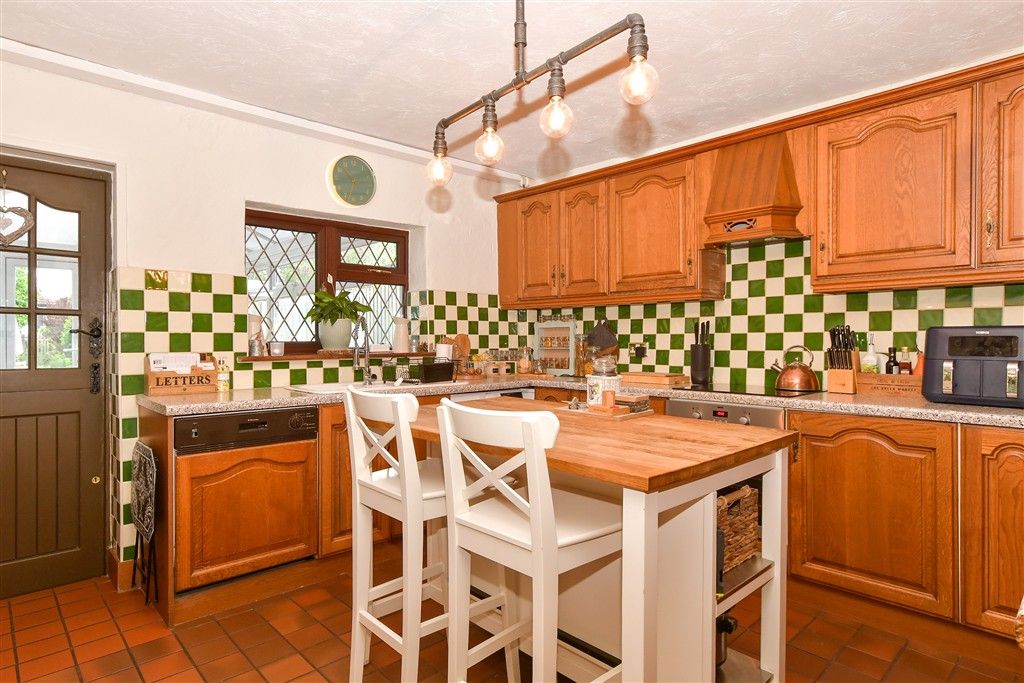 Property photo 3 of 17 Kitchen